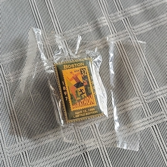 Boston Marathon 1996 Limited Edition Pin - Picture 2 of 3